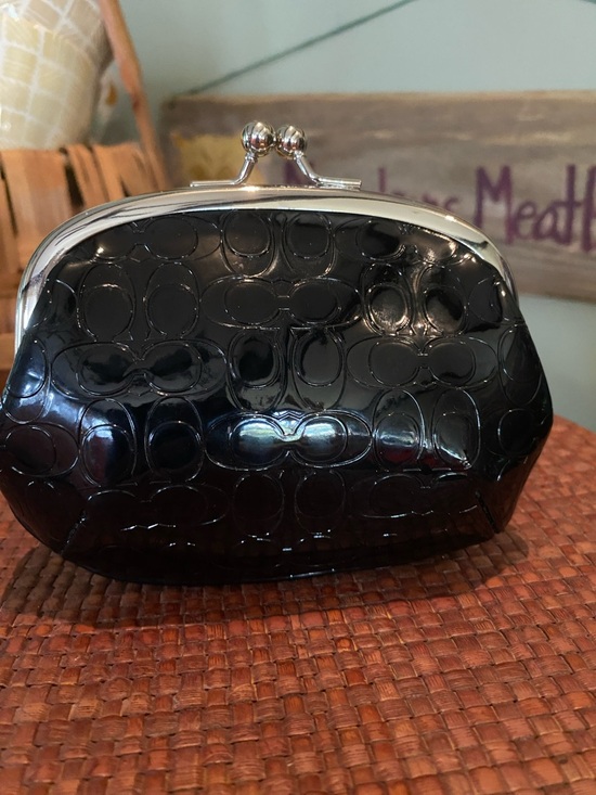 Coach Handbags - Coach Black Patent Leather Kiss-Lock Change Cosmetic Pouch Purse
